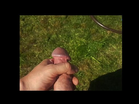 ❤️ Warm hottie laat haar pienk poesie naai en kom met 'n spuit in 'n somertuin ️❌ Russiese pornografie by ons ❌️
